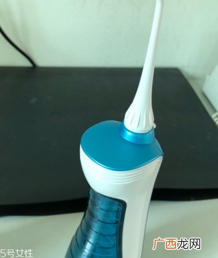 冲牙器和牙线哪个好？冲牙器和牙线的优缺点