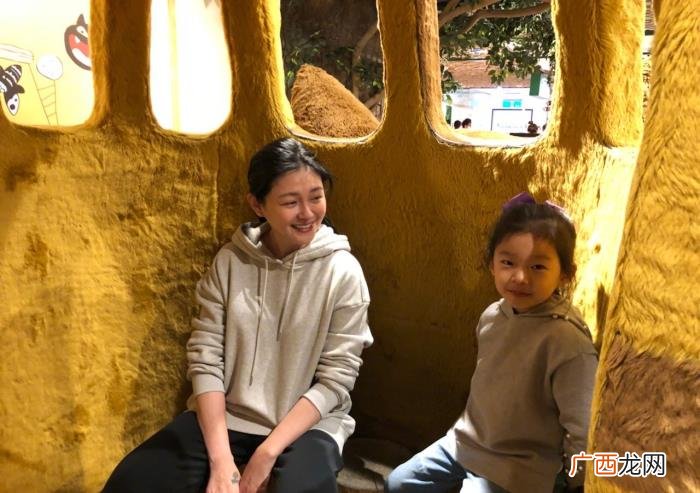 外表像爸气质随大S 富养的女孩有安静气质