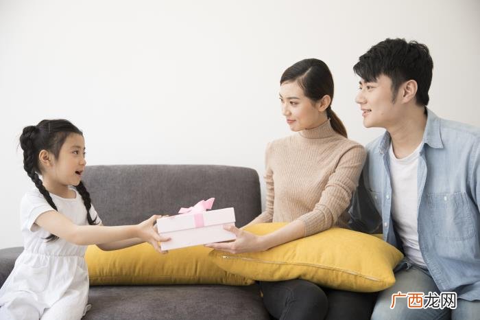 外表像爸气质随大S 富养的女孩有安静气质