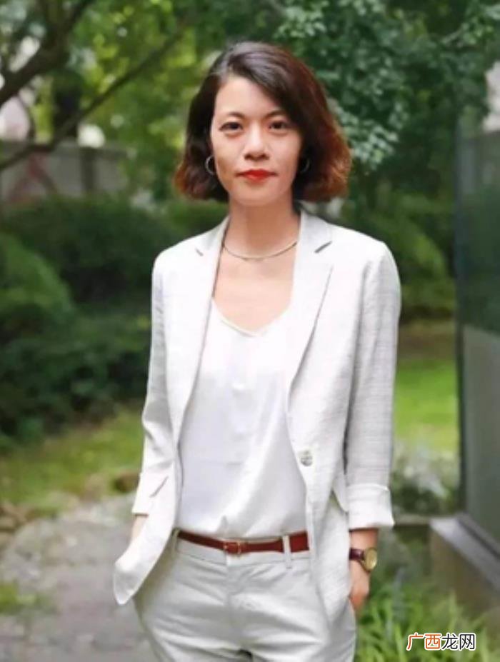 复旦大学女神陈果的衣品很个性 洒脱随性有个性的女人