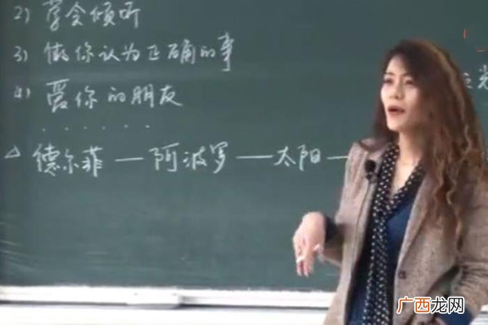 复旦大学女神陈果的衣品很个性 洒脱随性有个性的女人