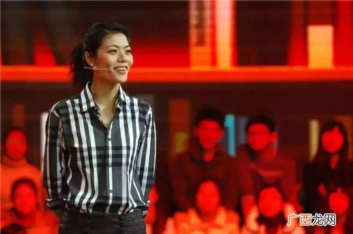 复旦大学女神陈果的衣品很个性 洒脱随性有个性的女人