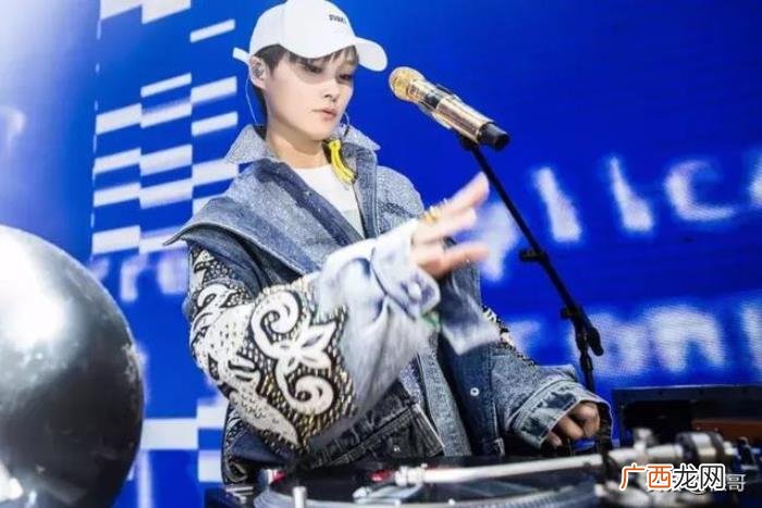 李宇春对话，李宇春演绎人间四月天与林徽因隔空对话