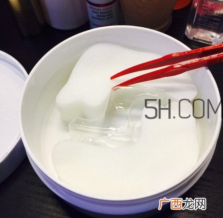 敷眼膜前要擦护肤品吗 敷完眼膜后需要清洗吗