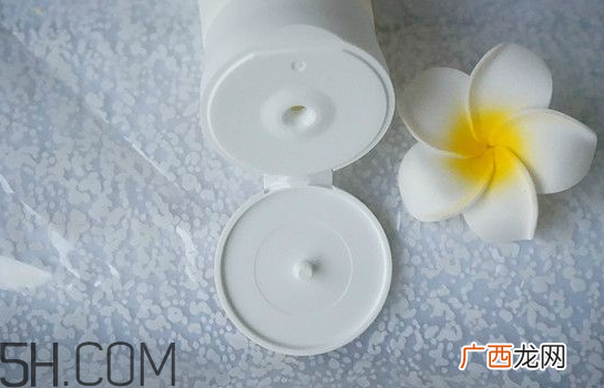 佰草集润颜滋养洁面乳怎么样_好用吗