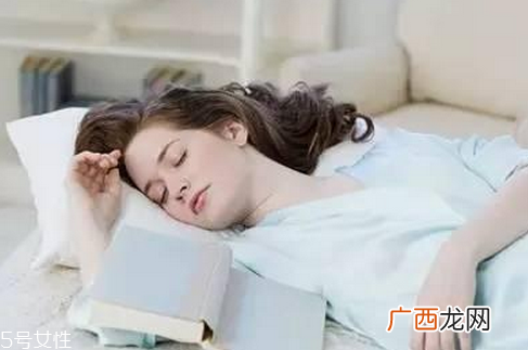 睡觉突然抖一下的原因睡觉突然抽搐