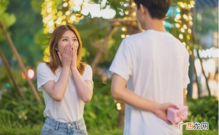 男女朋友之间聊什么，男女之间想要变得更亲密