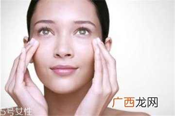 眼睛肿了怎么办才能消肿眼睛肿了快速消肿法