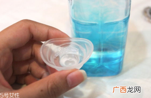 洗眼液可以泡隐形眼镜吗两者完全不一样