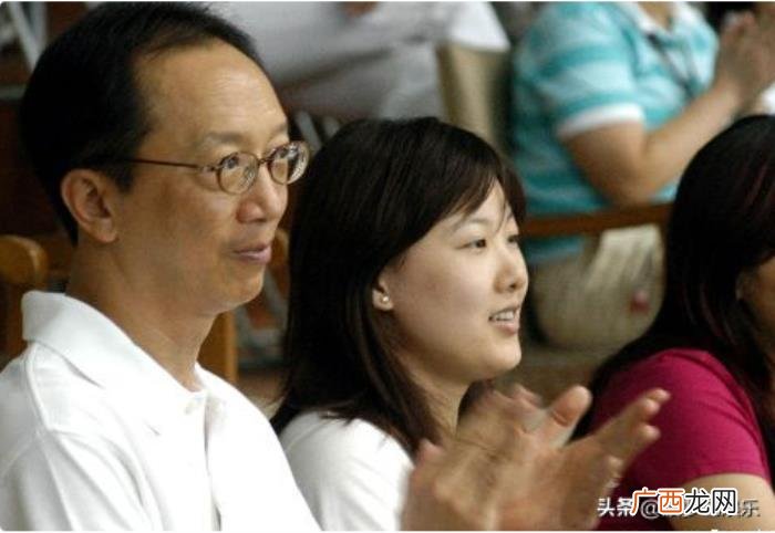 伏明霞嫁谁，伏明霞嫁大27岁的梁锦松