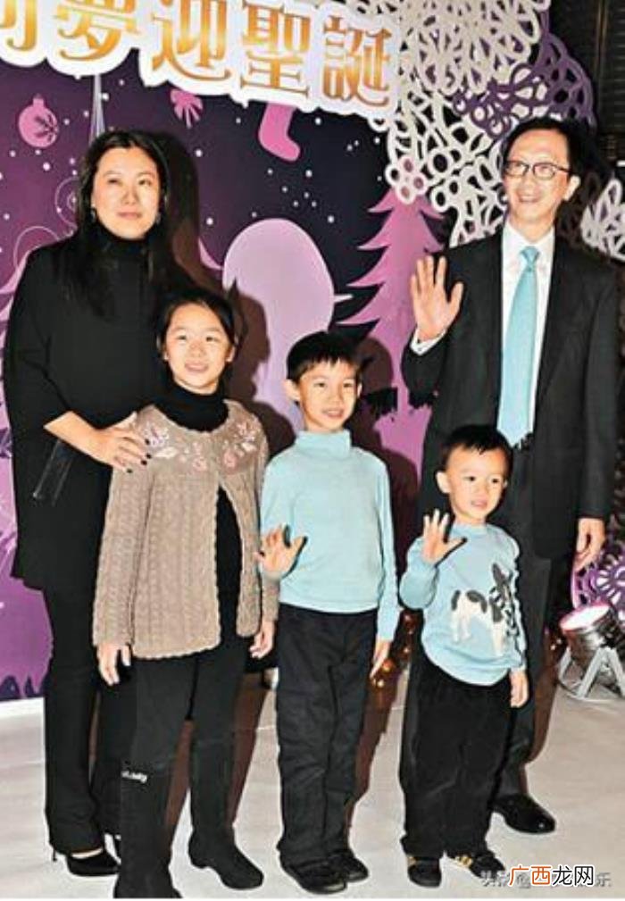 伏明霞嫁谁，伏明霞嫁大27岁的梁锦松