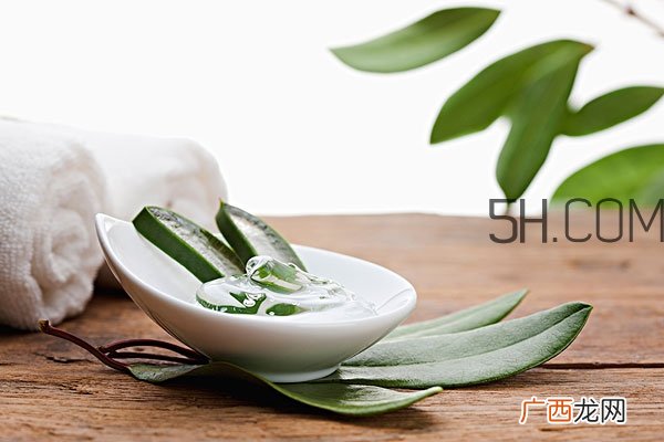 水乳芦荟胶的使用顺序 芦荟胶和水乳的使用顺序