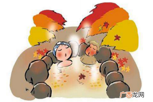夏天泡温泉好还是冬天泡温泉好泡温泉泡太久的危害