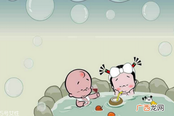 夏天泡温泉好还是冬天泡温泉好泡温泉泡太久的危害