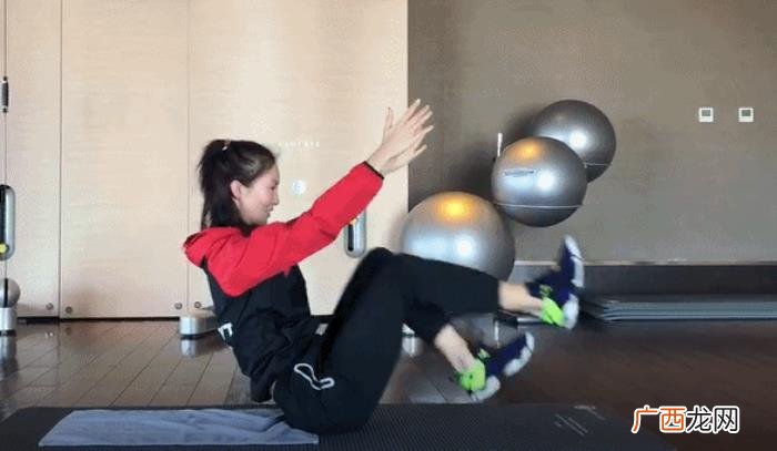 金晨为什么，为什么金晨的脸整形痕迹那么明显