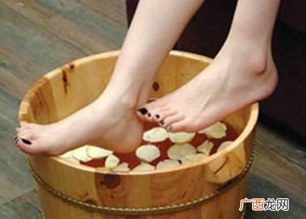 艾叶泡脚能治风湿吗，艾叶有哪些禁忌！