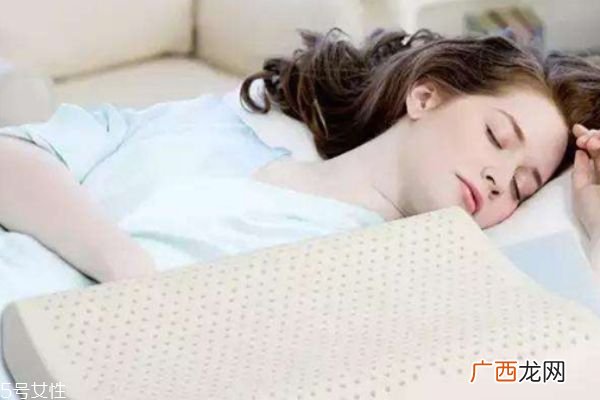 枕头发黄怎么洗小妙招3招搞定