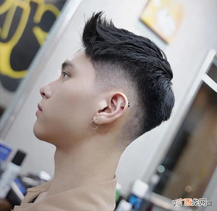 青少年短飞机发型图片男生，男生小飞机头发型超帅气