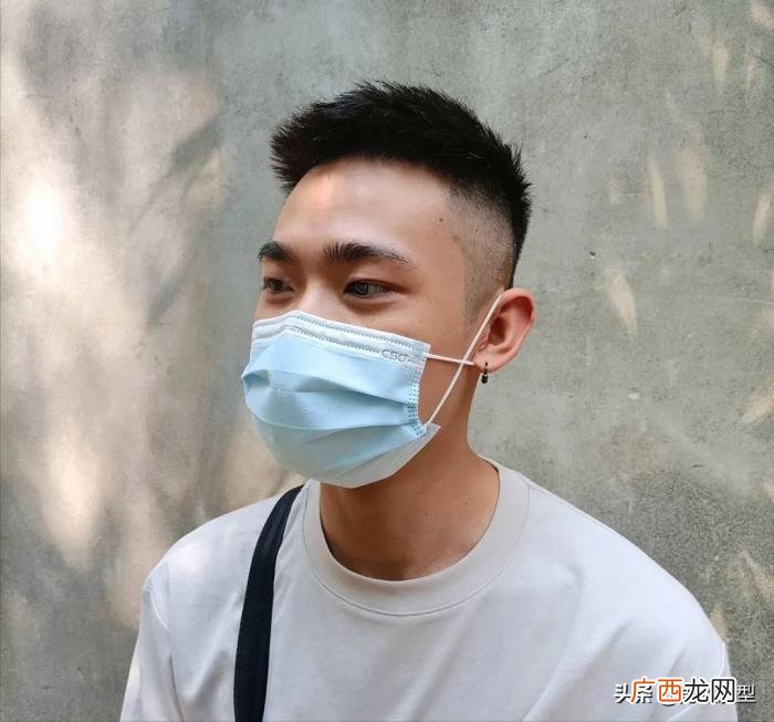 青少年短飞机发型图片男生，男生小飞机头发型超帅气