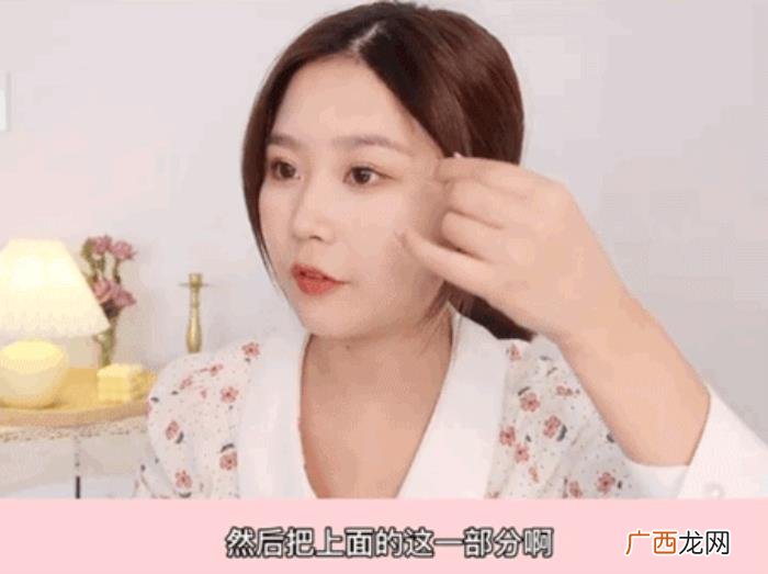 个子矮脖子短圆脸女生发型，圆脸小个子女生