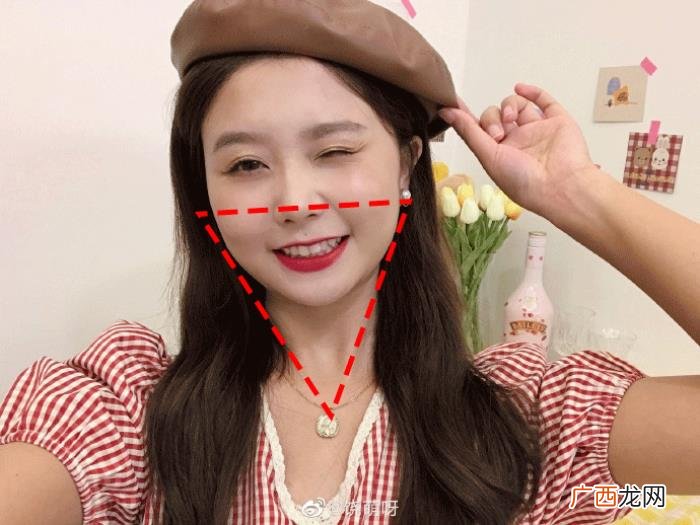 个子矮脖子短圆脸女生发型，圆脸小个子女生