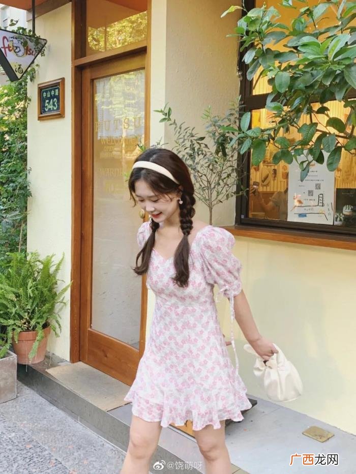 个子矮脖子短圆脸女生发型，圆脸小个子女生