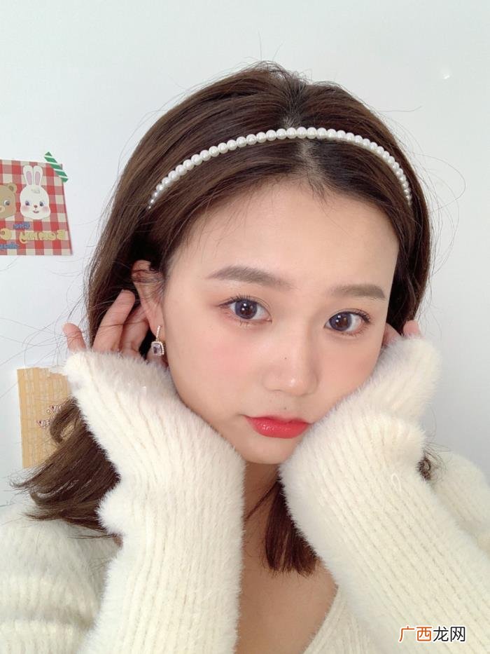个子矮脖子短圆脸女生发型，圆脸小个子女生