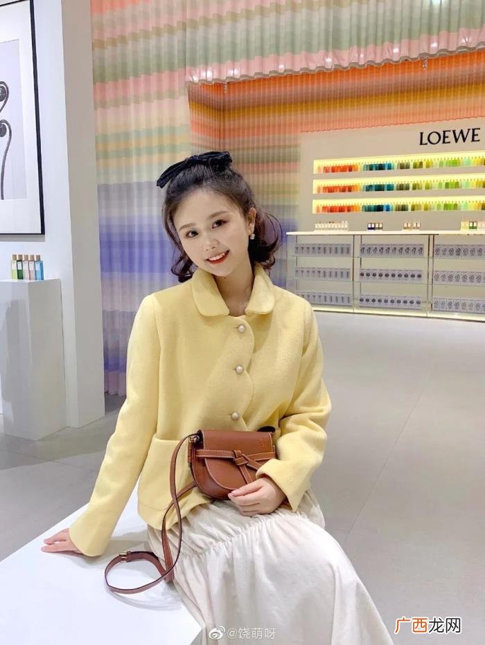 个子矮脖子短圆脸女生发型，圆脸小个子女生