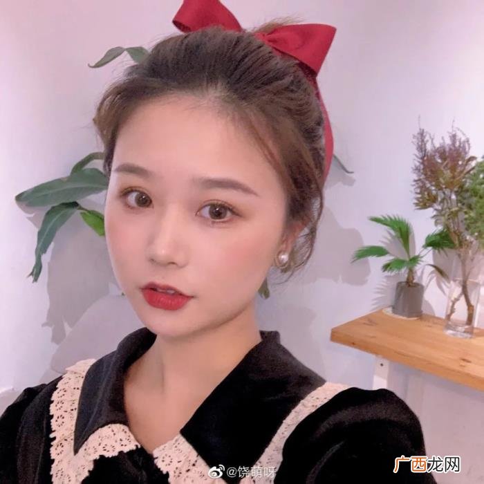 个子矮脖子短圆脸女生发型，圆脸小个子女生
