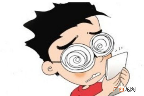 晚上玩手机开灯好还是不开灯好你用对了吗