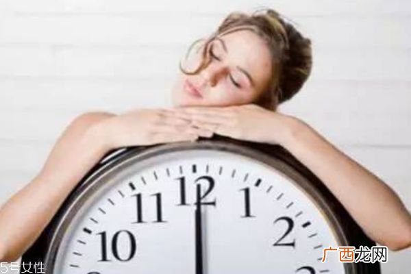 快睡着的时候突然抖一下是什么原因造成的
