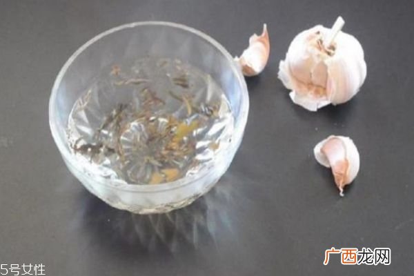 怎么去除嘴巴里的蒜味三招让你远离口腔异味