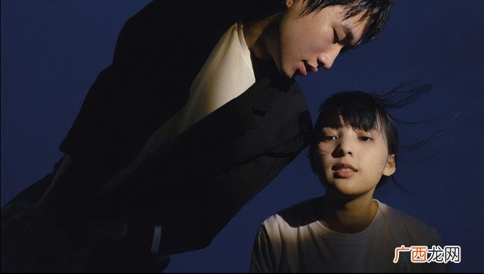 男友恨前女友是不是还爱，分手后对前男友又爱又恨