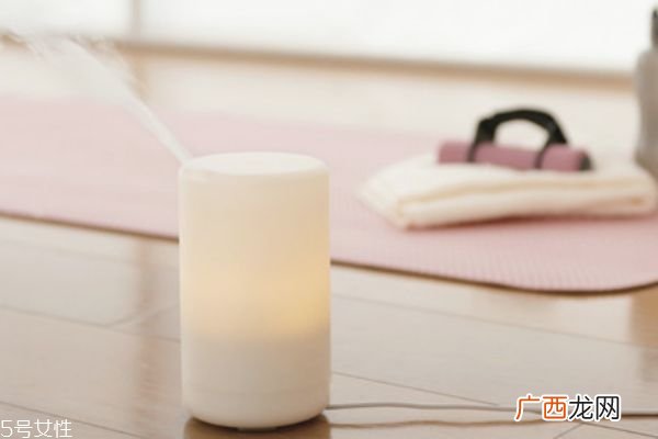 加湿器是有雾的好还是无雾的好加湿器可以加热水吗