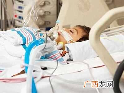 新生儿肺炎严重吗，新生儿肺炎有哪些症状和治