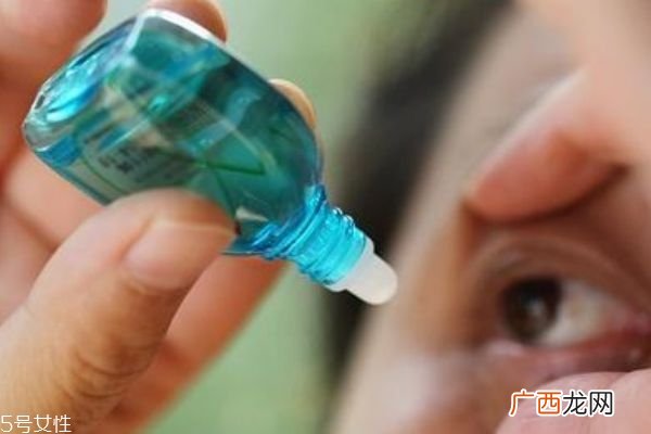 戴隐形眼镜可以滴眼药水吗可以使用专业隐形眼镜润眼液