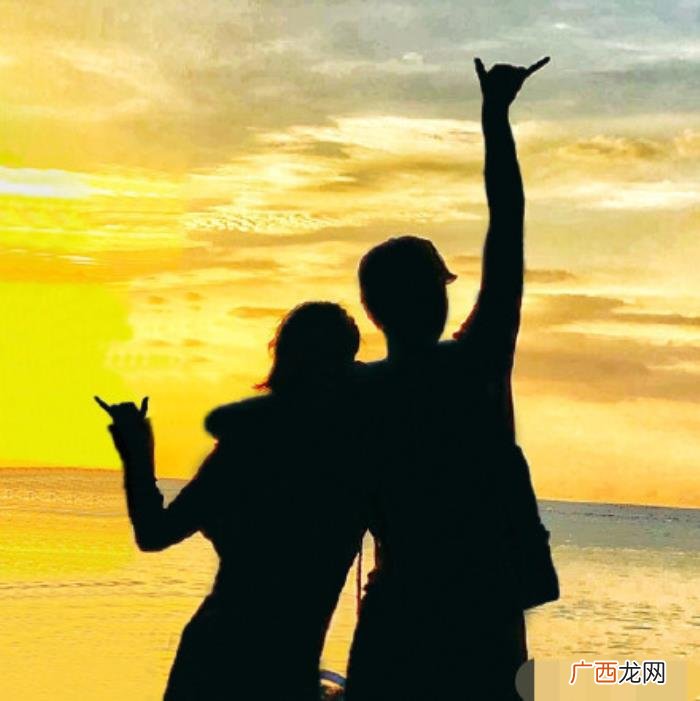 秦俊杰杨紫，杨紫秦俊杰度假合照隐藏着恩爱细节