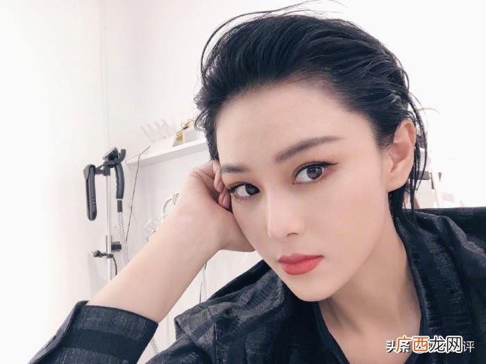 李沁张馨予,李治廷景甜李沁张馨予戚薇晒鲜花美食