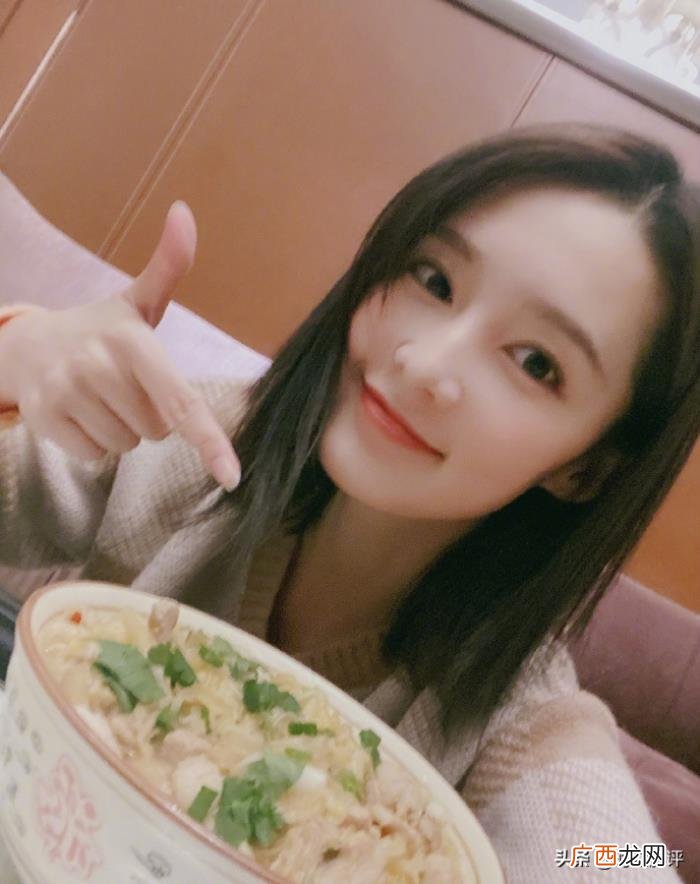 李沁张馨予,李治廷景甜李沁张馨予戚薇晒鲜花美食