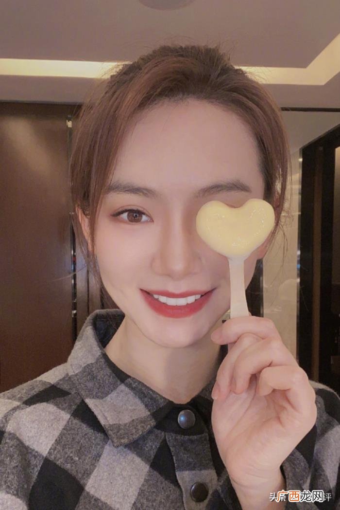 李沁张馨予,李治廷景甜李沁张馨予戚薇晒鲜花美食
