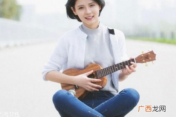尤克里里和吉他的区别尤克里里适合多大孩子学