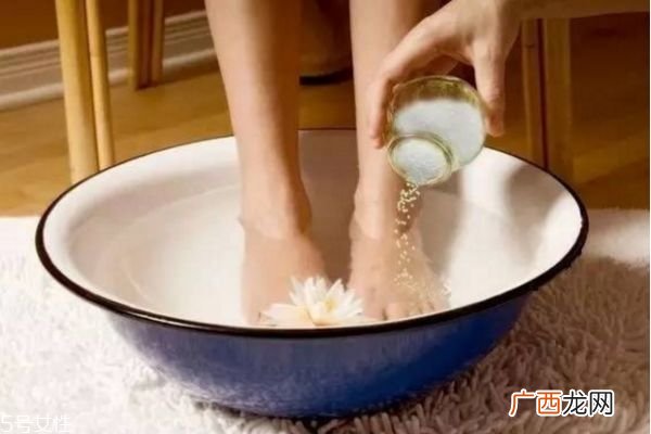 泡脚用什么泡最好女人泡脚用什么药材好