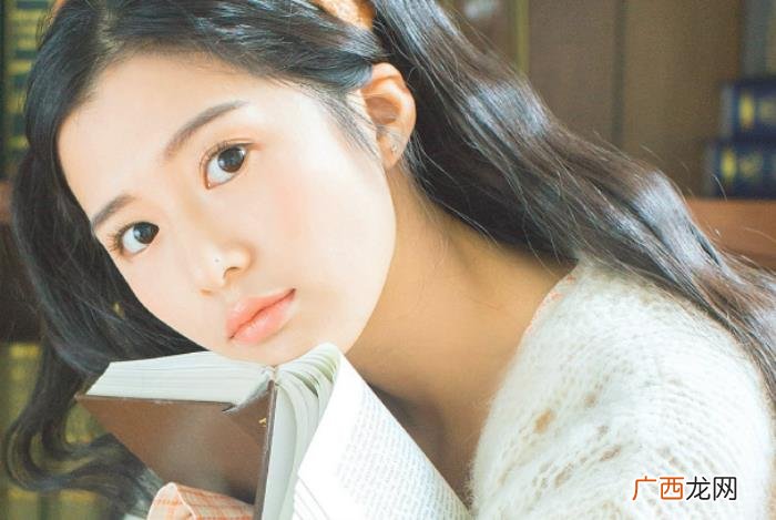 和刚认识的女孩聊些什么好呢，刚跟女孩子认识该聊什么话题