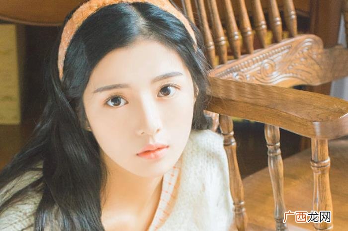 和刚认识的女孩聊些什么好呢，刚跟女孩子认识该聊什么话题