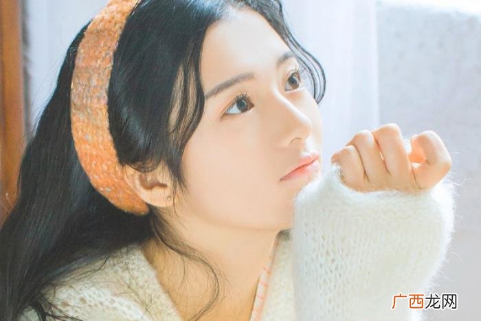 和刚认识的女孩聊些什么好呢，刚跟女孩子认识该聊什么话题