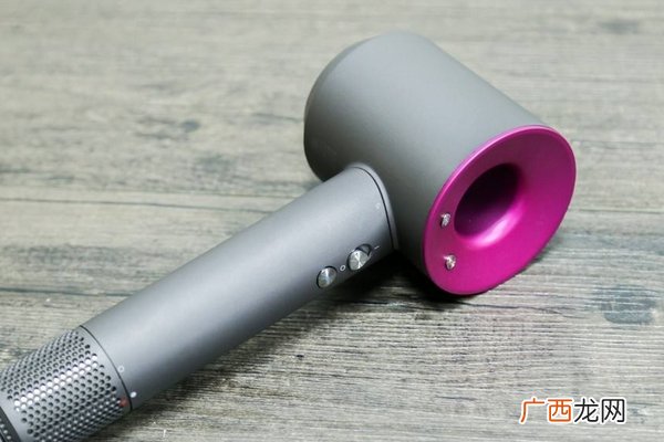 吹风机要买多大功率的看在哪里用