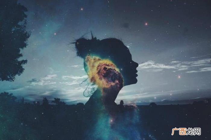 一个人在夜里偷偷哭泣的句子 深夜默默流泪的句子