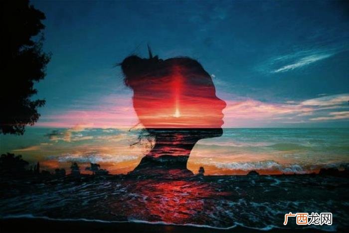 一个人在夜里偷偷哭泣的句子 深夜默默流泪的句子