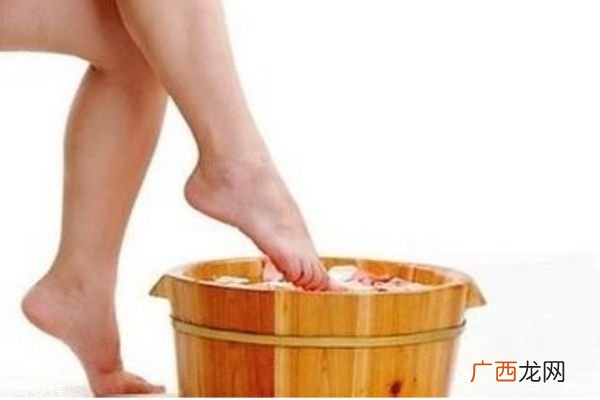 感冒用什么泡脚最好晚上泡脚的最佳时间和好处