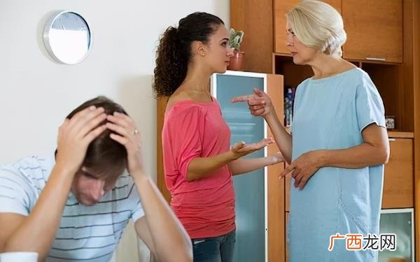 爱说媳妇坏话的婆婆该怎么治，婆婆总是说我坏话